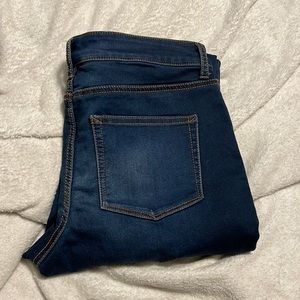 Maurice’s mid-rise dark blue rinse jeggings, EUC